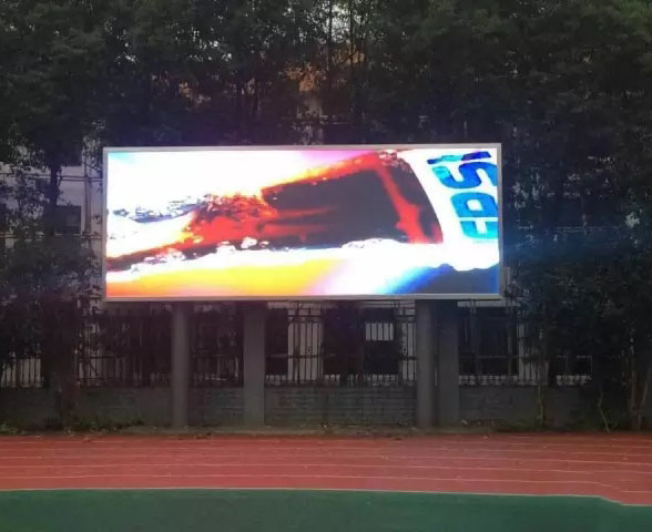 武汉市XX区XX中学● 户外P10全彩显示屏交付使用！