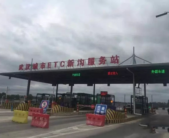 武汉城市路桥ETC 48套LED显示屏交付使用！